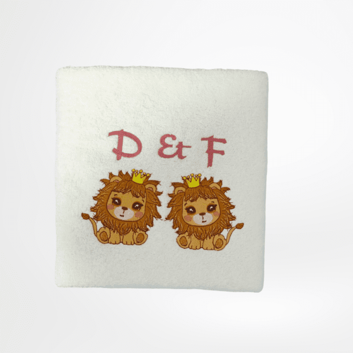 embroshop.ro-bebe-si-copii-prosop-cu-capison-prosop-personalizabil-tematica-leuti-alb-bumbac-100-5090-cm-1.png