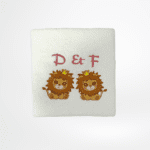 embroshop.ro-bebe-si-copii-prosop-cu-capison-prosop-personalizabil-tematica-leuti-alb-bumbac-100-5090-cm-2.png