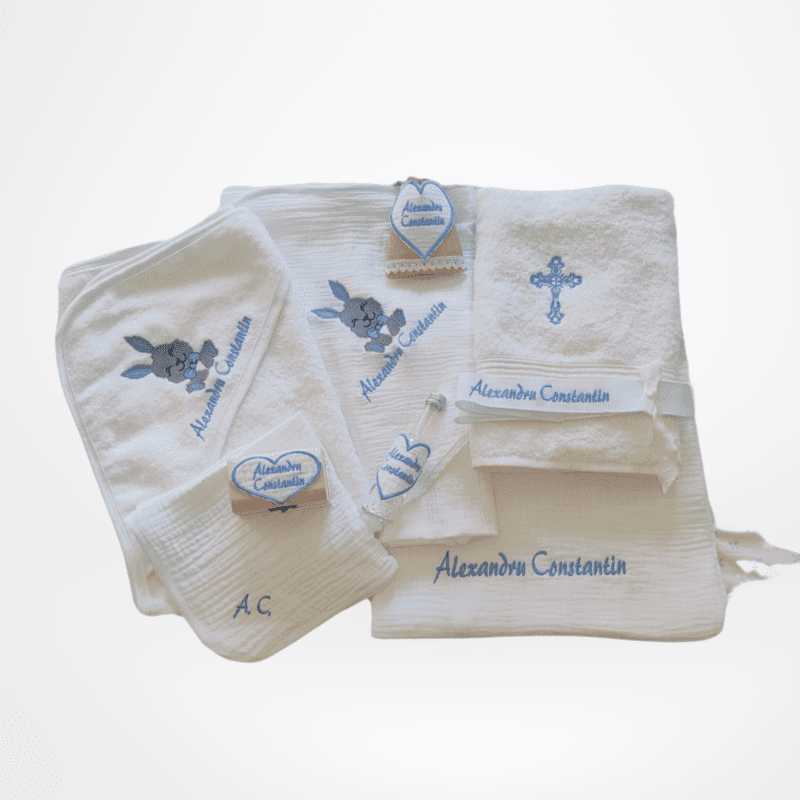 www.embrosho.ro-botez-trusou-botez-trusou-botez-beietei-trusou-botez-personalizabil-11-piese-muselina-bumbac-100-iepuras-1.png